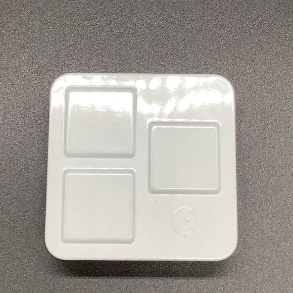 Glossier  Monochromes Eyeshadow Trio - Picture 4 of 7